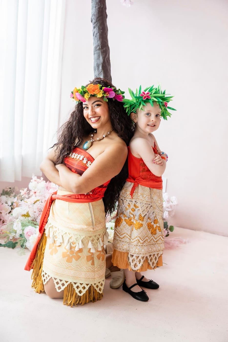 Little Jingle Beans princess performers greeting young guests