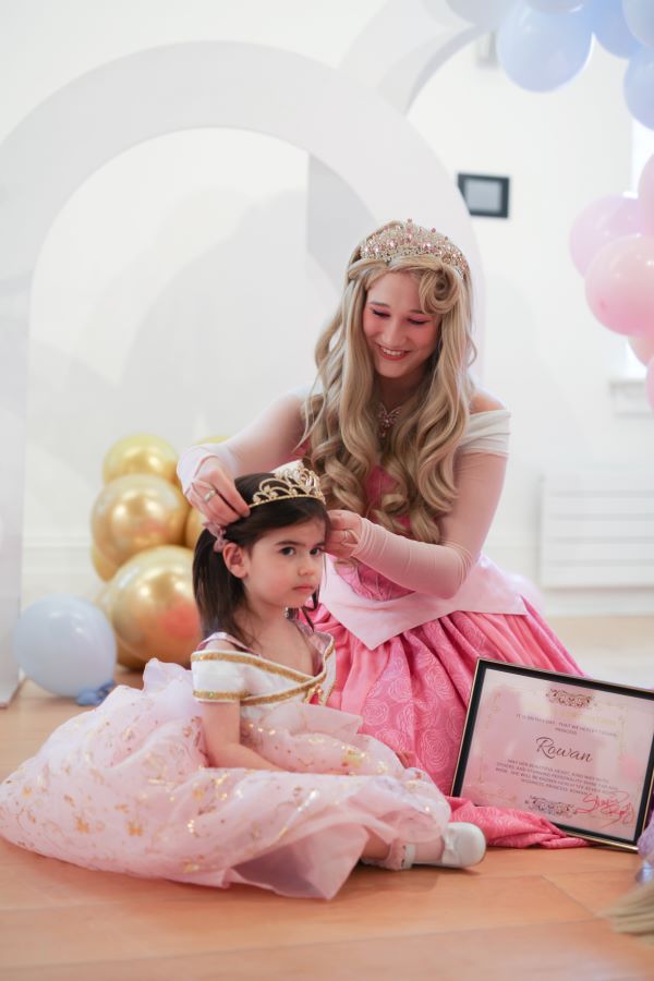 Royal coronation ceremony for young princes and princesses